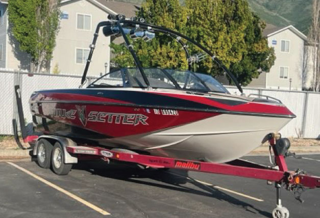 Malibu-wakesetter-boat-front-view