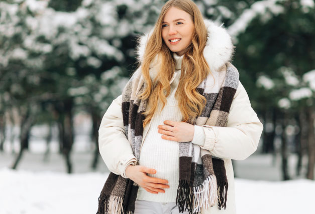 Winter-pregnant-person-enjoying-the-cool-air