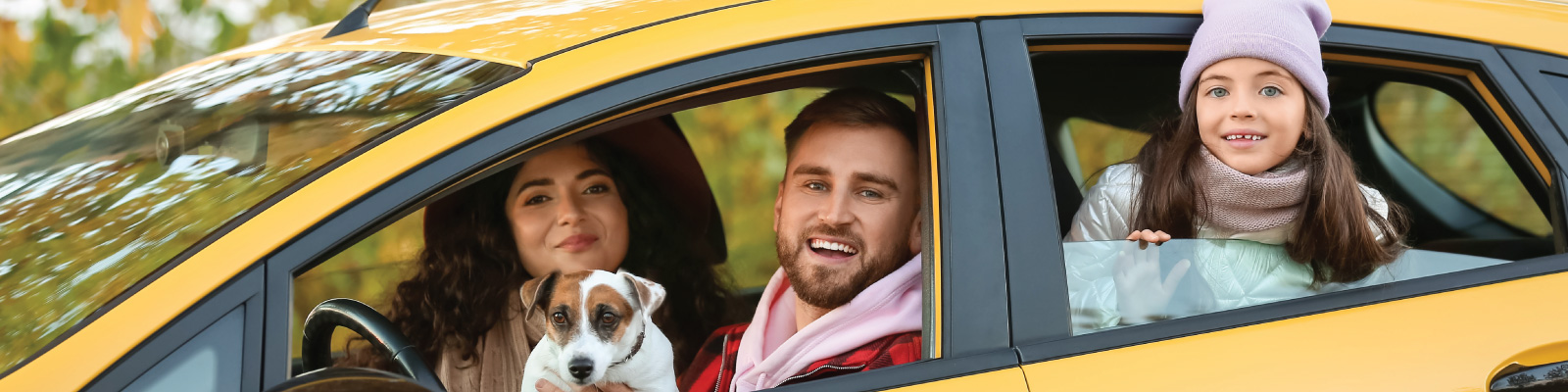 autumn-family-car-with-dog