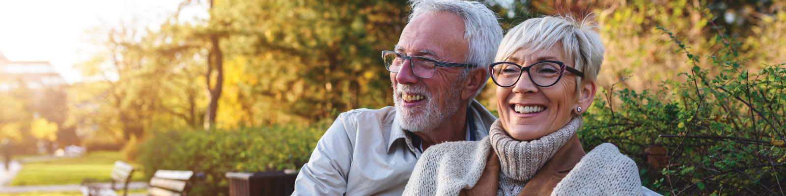 autumn-older-couple-happy