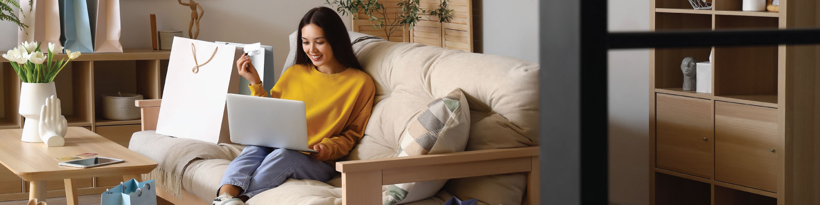 autumn-paying-online-happily autumn-paying-online-happily
