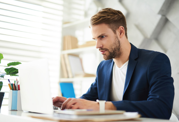 doing-research-on-a-laptop