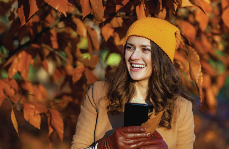 fall-happy-person-with-phone