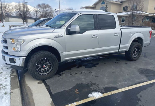ford-lariat-driver-side