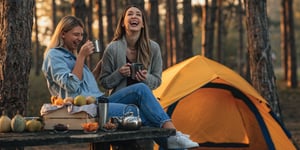friends-camping-in-the-fall