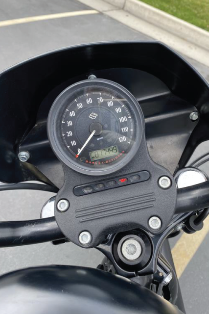 harley-black-speedometer