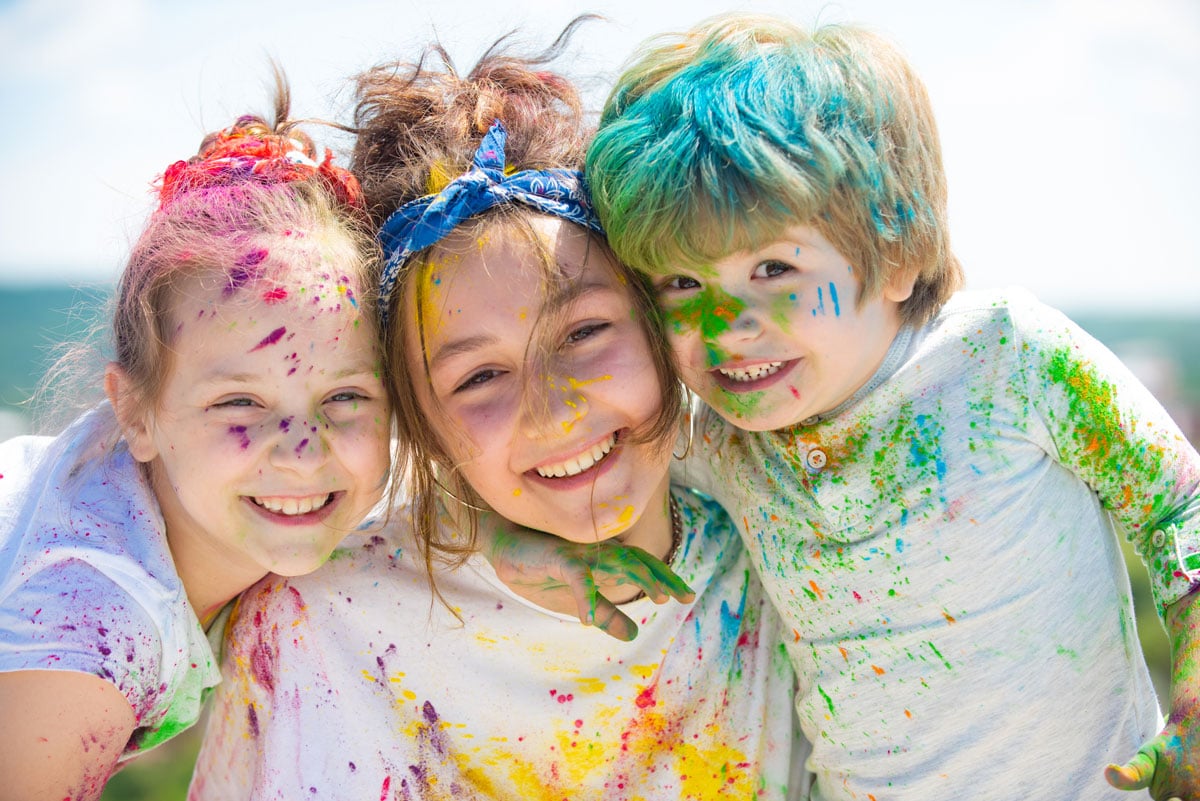 smiling-colorful-kids-at-holi
