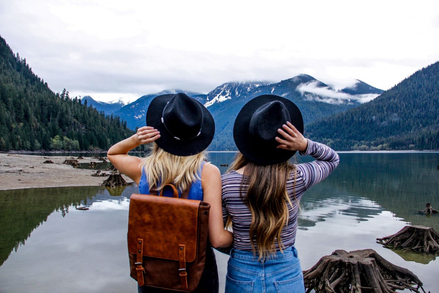 travel-mountain-mountain-scenic-friends-mountains-style-outfit-of-the-day_t20_knPQl3-1