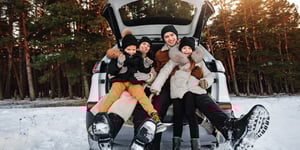 winter-family-enjoying-a-cold-winter-day-in-auto