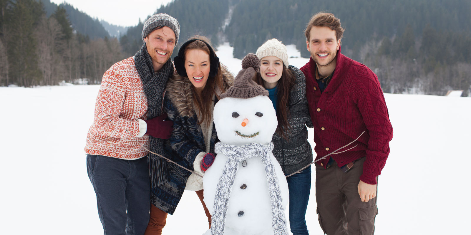 winter-friends-building-a-snowman-1