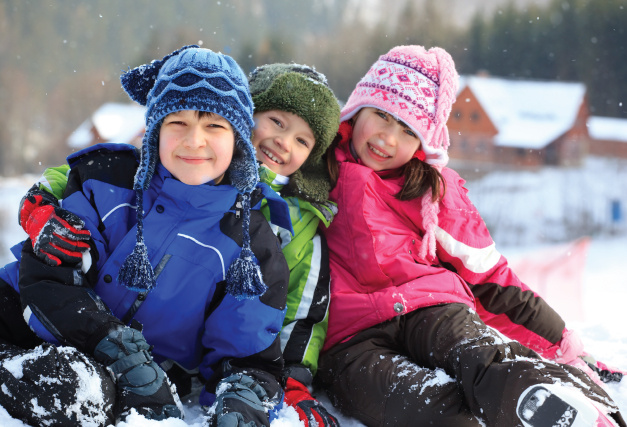 winter-kids-playing-in-snow