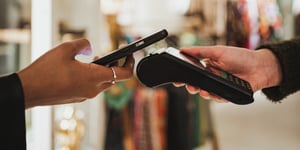 winter-paying-with-digital-wallet-is-easy