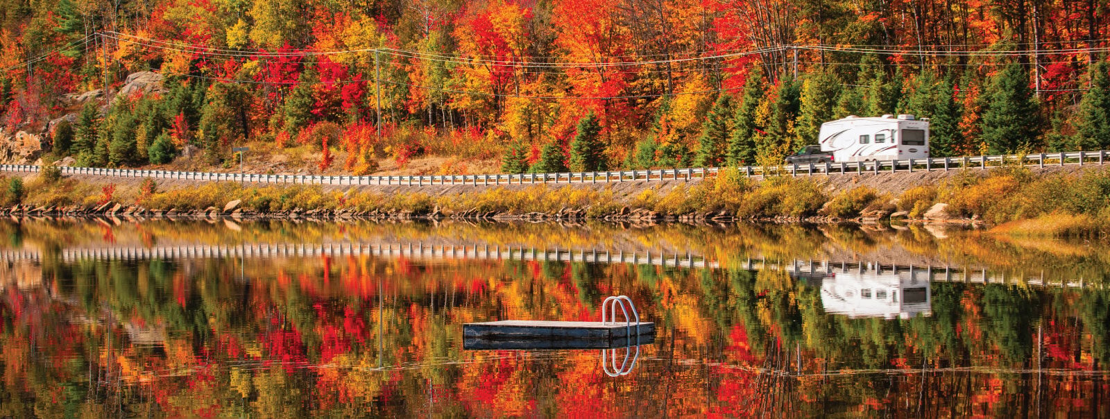 fall-camper-trailer-mountain