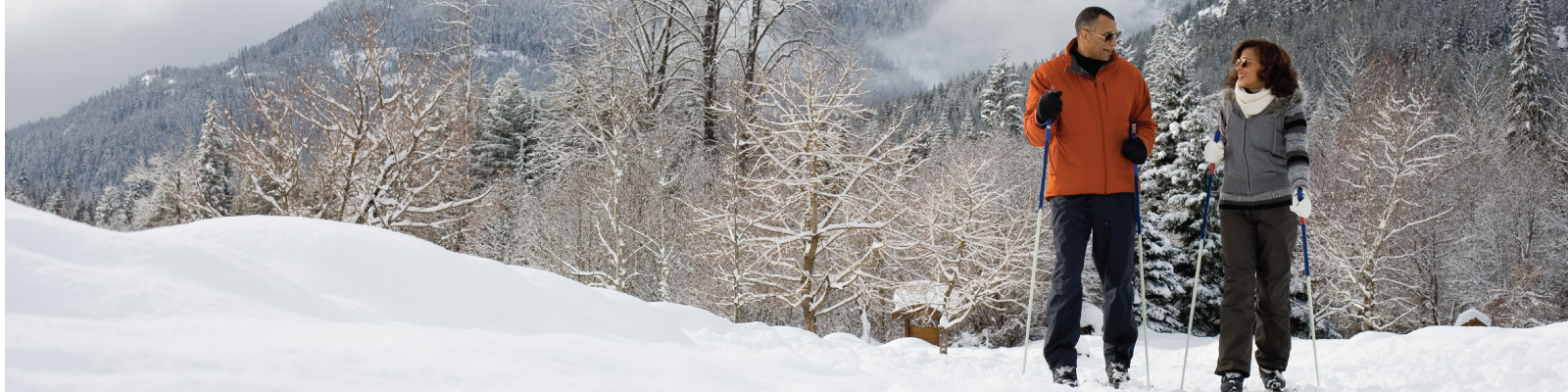 older-couple-cross-country-sking older-couple-cross-country-sking