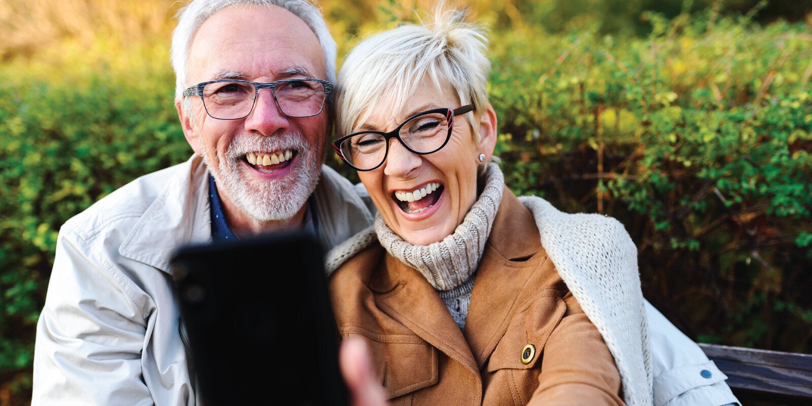 older-couple-spring-phone